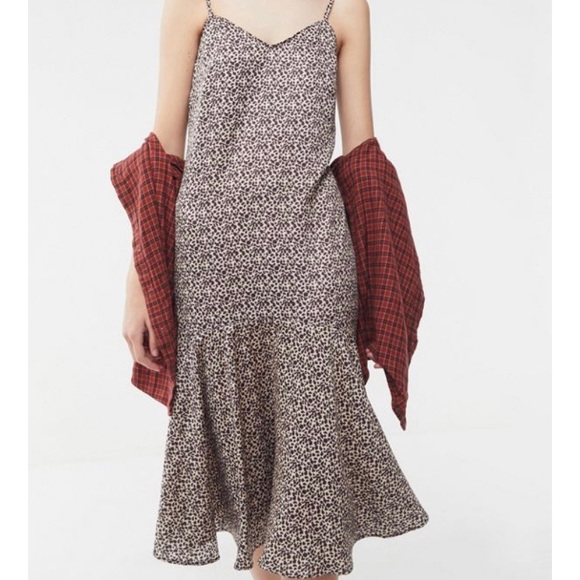 Urban Outfitters Gianna Leopard Print Midi Dress - Picture 2 of 6